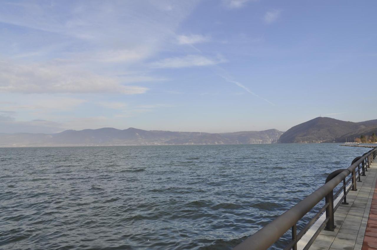 Apartman "Soba Sa Pogledom" Golubac Esterno foto