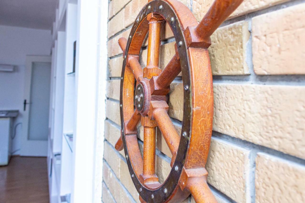 Apartman "Soba Sa Pogledom" Golubac Esterno foto